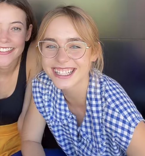 clarathinker's tweet photo. ⠀⠀⠀⠀— clara en tiktok live 🌷 https://t.co/QEwJgjVhnG