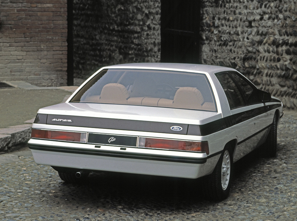 classicretromod's tweet photo. Just thinking about the wonderful Ford Granada Altair concept of 1980.
#AllTheGhia #LotsOfIdeas #TopGhia #RichardGhia #GermaineGhia #CapriGhia #DellBoy https://t.co/ng8ob4TD9g