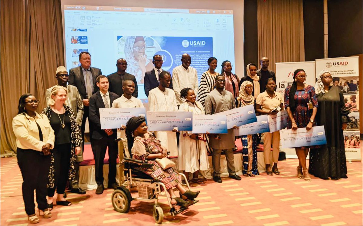 Energy4ImpactSn's tweet photo. Nous sommes fiers et honorés par la mention honorable réalisée au concours #USAIDEntrepreneuriat_Investissement par #Ndeye_Khadiome_Ndong #Latifa_Diedhiou et #CheikhAhmed_Deme, trois (3) jeunes entrepreneurs accompagnés par Energy 4 Impact dans le cadre du programme @AgreenLab https://t.co/Pe0B9nOis8