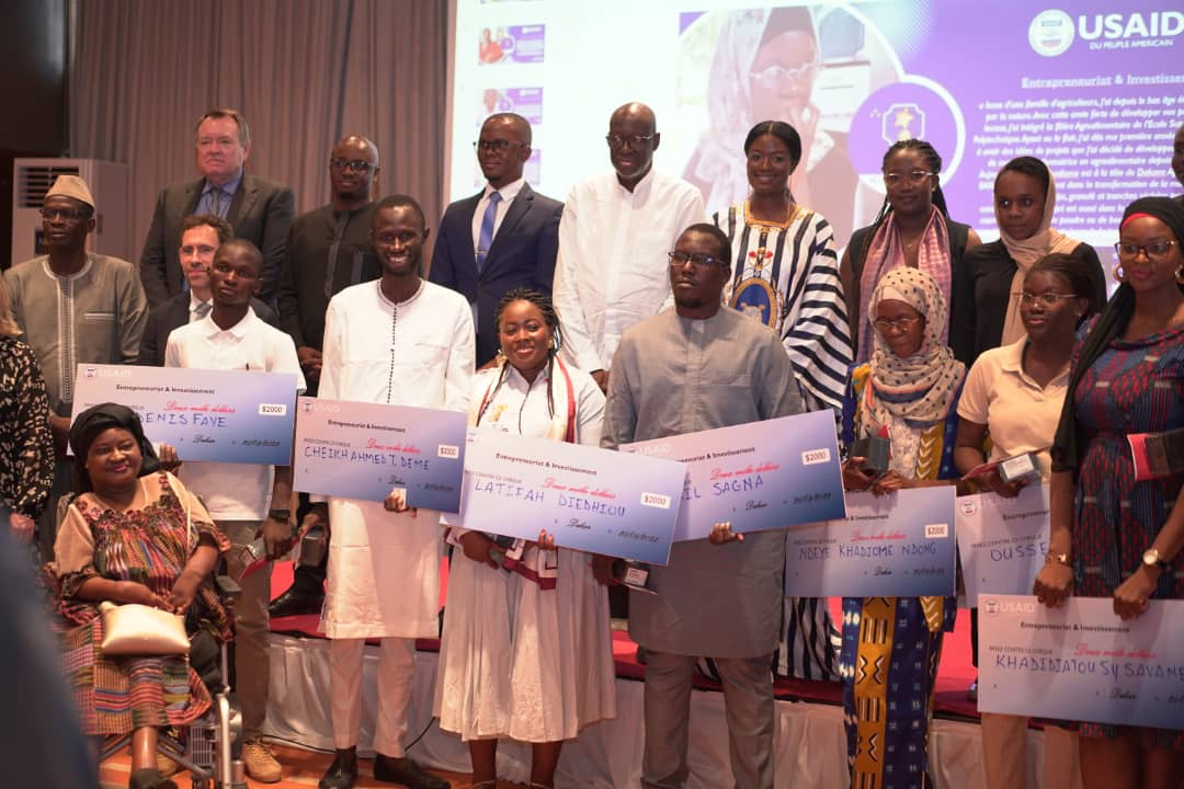 Energy4ImpactSn's tweet photo. Nous sommes fiers et honorés par la mention honorable réalisée au concours #USAIDEntrepreneuriat_Investissement par #Ndeye_Khadiome_Ndong #Latifa_Diedhiou et #CheikhAhmed_Deme, trois (3) jeunes entrepreneurs accompagnés par Energy 4 Impact dans le cadre du programme @AgreenLab https://t.co/Pe0B9nOis8