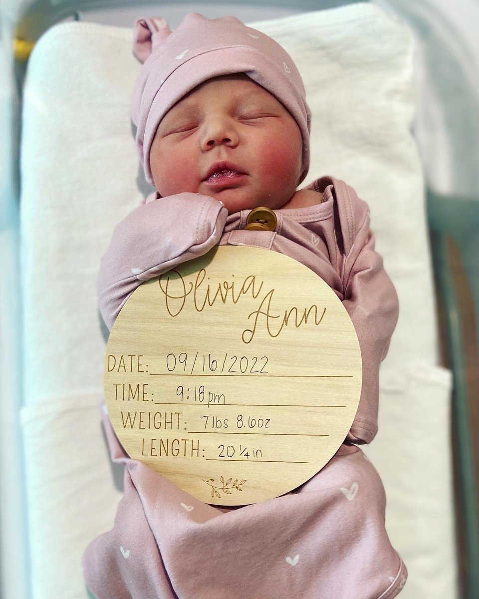 woodfromawoods's tweet photo. This week has been an adjustment getting back into the flow of things, but we’re loving every minute with our little princess 👑 Olivia Ann 🥰
#girldad #lookatthosecheeks #imwrappedaroundherfinger https://t.co/758795iBiD