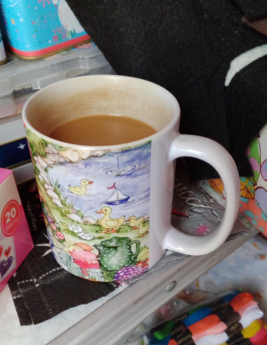 erincheshirecat's tweet photo. Maple is fighting the good fight against the evil that calls itself, Pumpkin Spice 🎃🧛🍁

This coffee is so good 😋☕

#TraderJoes
#MapleCoffee
#wednesdaywisdom https://t.co/RSfuC9wAp7