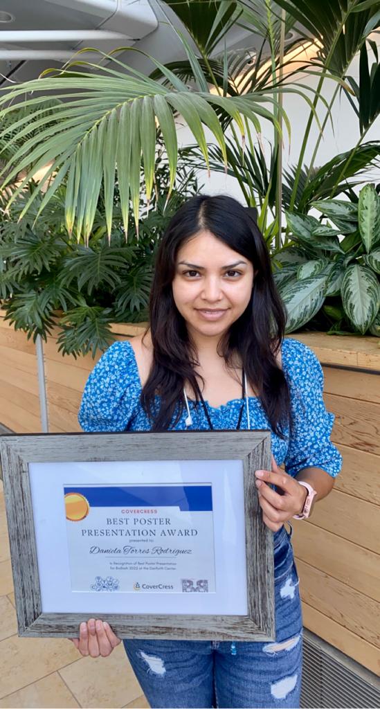 Congratulations <a href="/Daniela15374879/">Daniela TR</a> for the Best Poster award | Biobash 2022 <a href="/DanforthCenter/">Danforth Center</a>