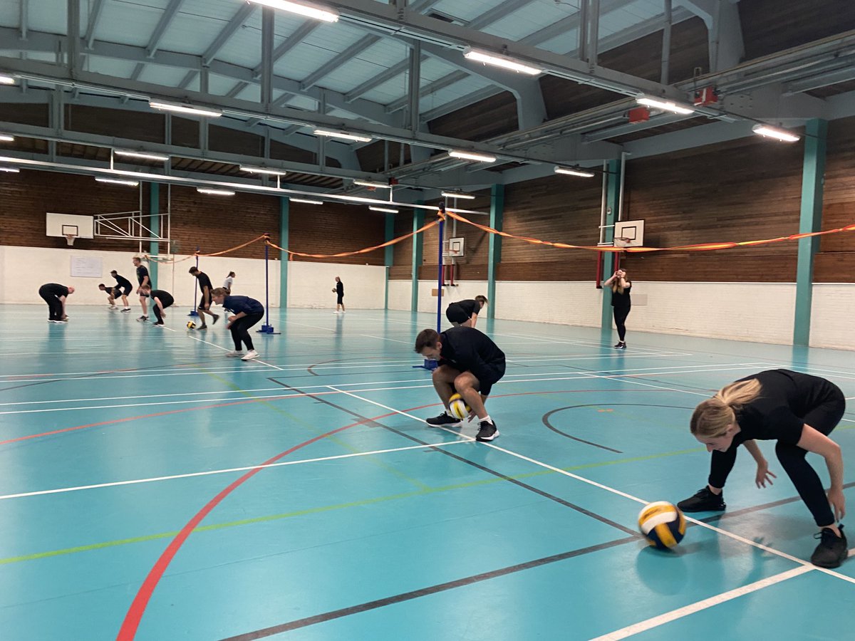 GreatNorthSCITT's tweet photo. Thanks to โฆ@wbhspeโฉ for the introduction to teaching volleyball this afternoon. Trainees continue to develop their subject knowledge and learn from expert practitioners #DOMS #highqualitytraining #outstanding https://t.co/6xhUfqqrLS