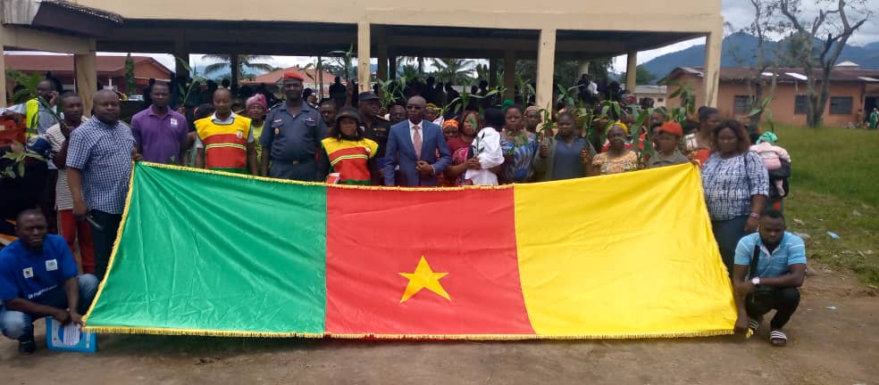 OIMCameroun's tweet photo. @CamerounOim a accompagné la commune de Santchou dans la Région de l'#Ouest dans l'organisation d'une marche pour la #Paix ayant pour but de sensibiliser les populations sur la #Cohésionsociale et le #Vivreensemble.
Merci @UNPeacebuilding #GYPI https://t.co/LWRKjCGgMq