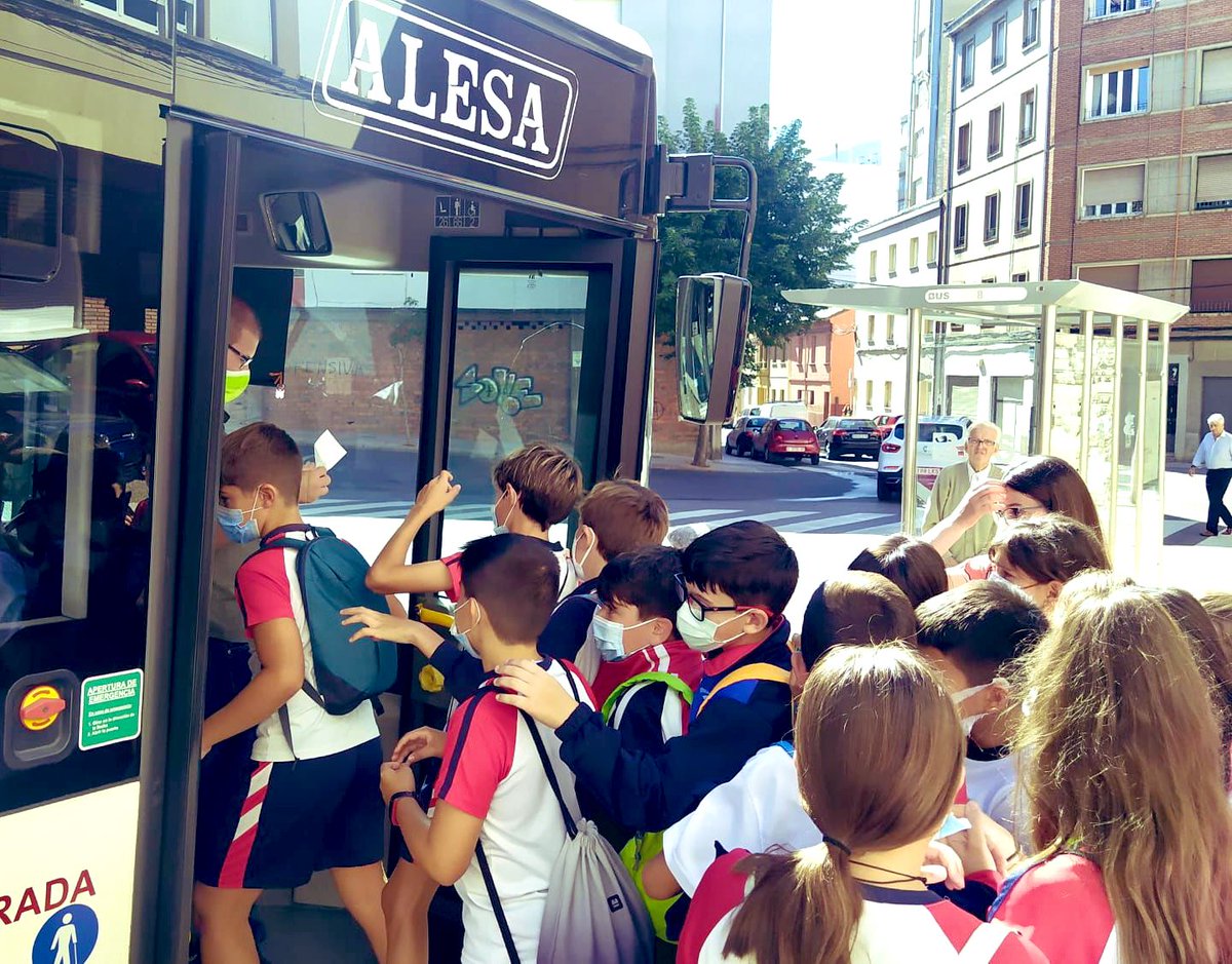 CCVirgenBlanca's tweet photo. SEᗰᗩᑎᗩ ᗪE ᒪᗩ MOᐯIᒪIᗪᗩᗪ
🚎🚲🚙🚶🏻♂️
Nuestros alumn@s se 6° EP participan en actividades como “Rastreo de itinerarios de autobús” y Taller de Ed. Vial en el Parque Infantil de Tráfico.
#ALESA @LeonAyto
#SeguridadVial
#CCVirgenBlancaLeón @FundEducere https://t.co/RW8BXts4Yd