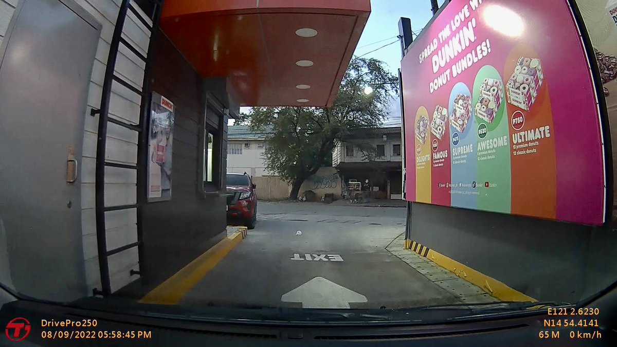 RiesKulit's tweet photo. #DunkinDonutsDriveThru https://t.co/9m6CC3nulz