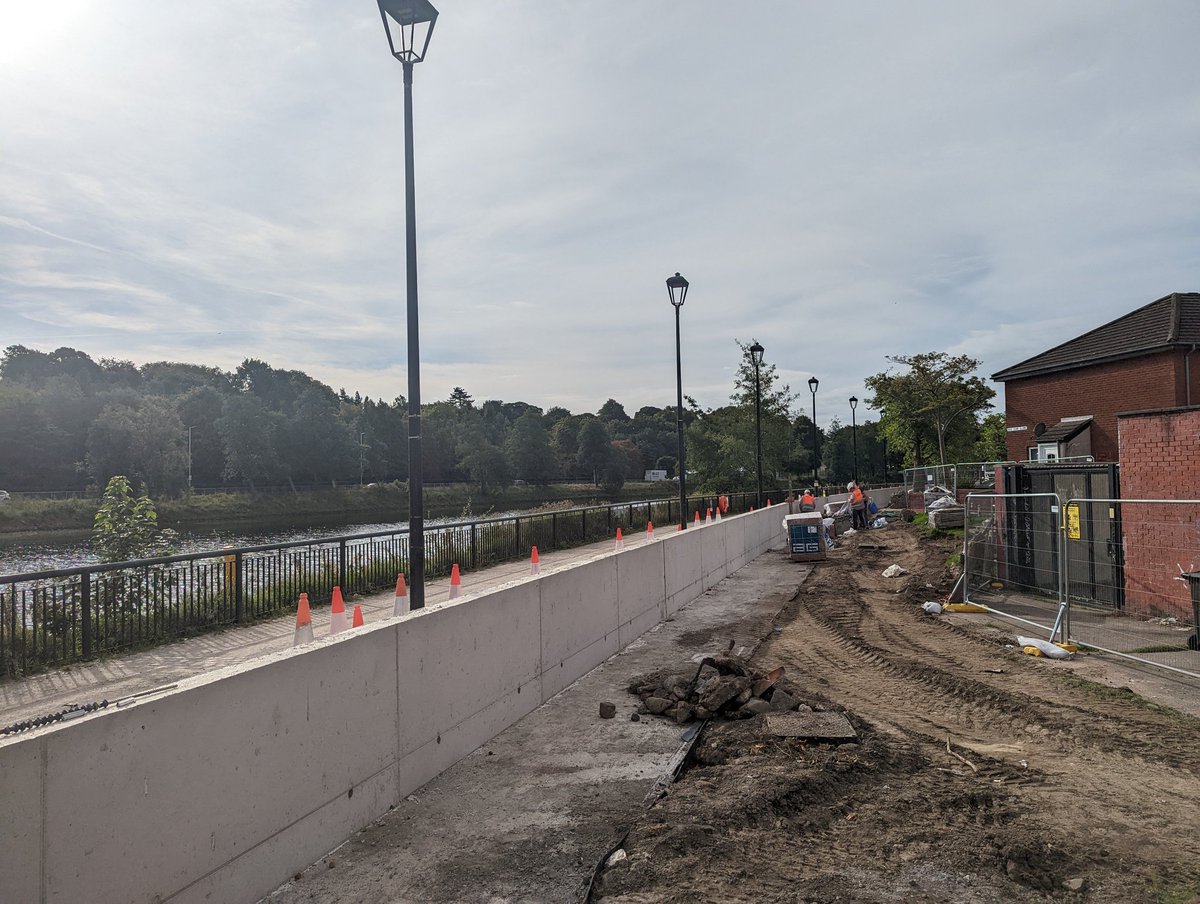 GeoConor's tweet photo. Climate change doesn't affect me? Result of modelling for rises in sea level by 2065, £17m (public funds) #Belfast Lagan Tidal Flood Alleviation Scheme planned to protect 3400 properties from increases in extreme water level events (EWLs). Coastal cities worldwide are at risk. 🌊 https://t.co/yUQSDMbUJJ