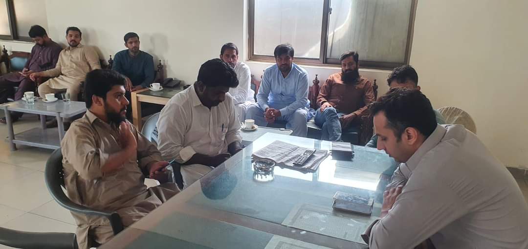AliAshraf___'s tweet photo. ڈیرہ علی اشرف مغل پر حلقے سے آئے ہوئے معززین کےمسائل  سنےاور فوری حل کے لئے اقدامات بھی کئے۔ https://t.co/vmUF9URCbC