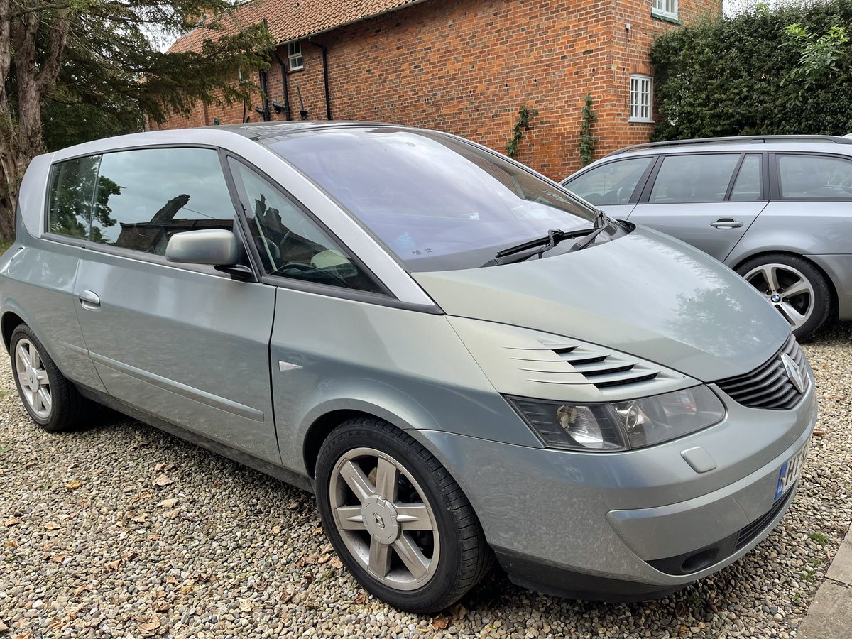 FioxyFluff's tweet photo. Despite having the drive to work from hell yesterday where all the roads were blocked so I took a massive diversion and stopped for fuel a man complimented the Renault while I was stopped which was really nice! The benefit of running a classic as a daily! #Moonbus #Avantime https://t.co/ameKdH9DBh