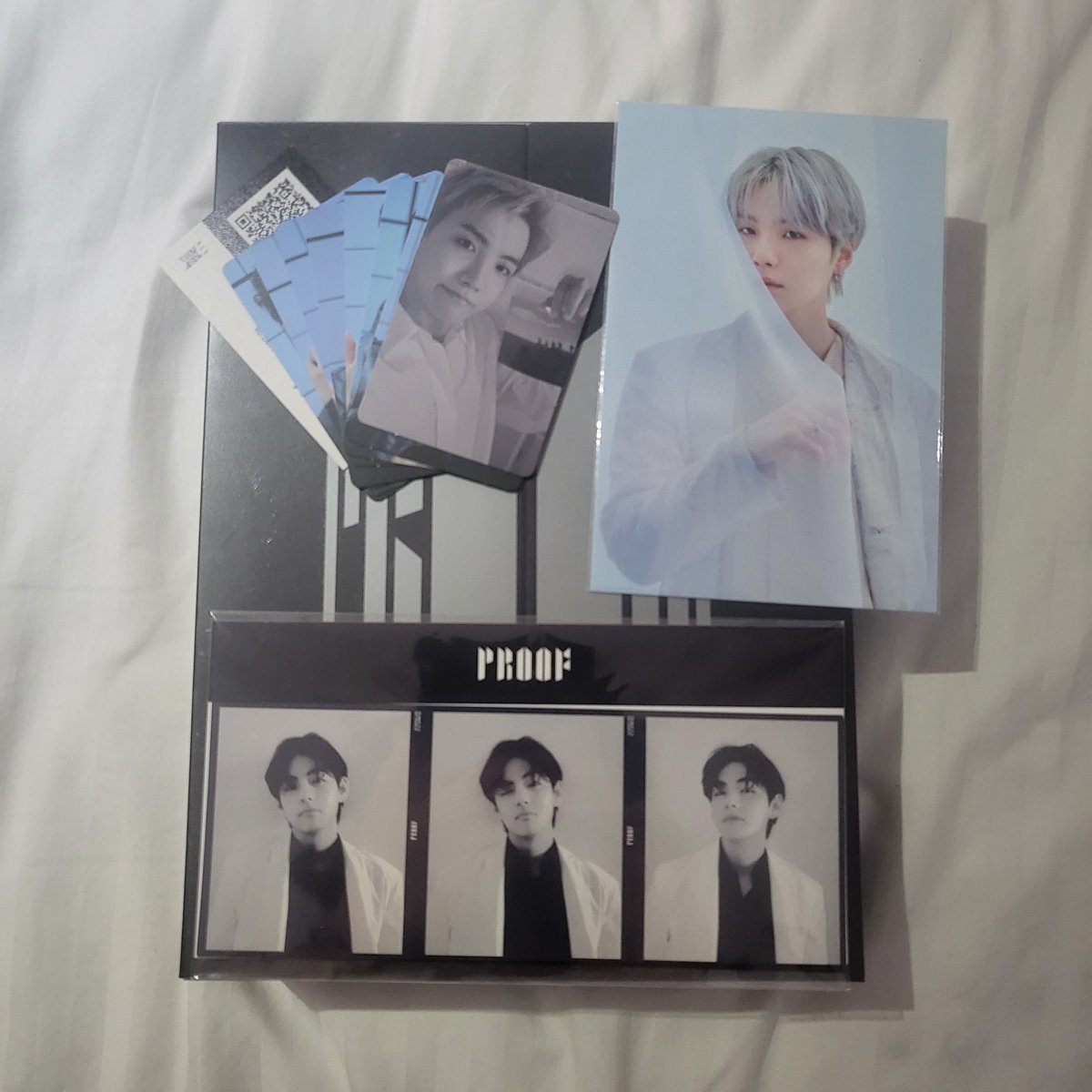 mochijimim10's tweet photo. WTS LFB BTS PH 

Complete Proof Standard Album w/ poster tube + Jhope PC + Suga Postcard + Taehyung Triptych 

Price: P2,300 
RFS: Extra set
MOP: gcash / bank transfer
MOD: sdd / ggx

DM if interested 📩 no cracks in the album 😬

Bts hobi jhope yoongi suga taehyung v https://t.co/M525ayw0Ol