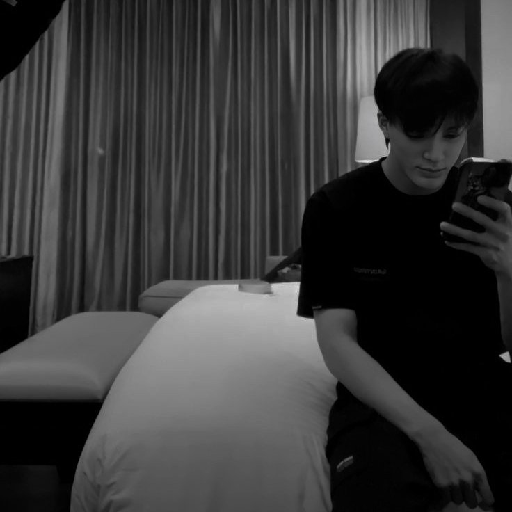 Prabanadhi's tweet photo. ️ ️️

️ ️️

𝐤𝐚𝐧𝐝𝐡𝐢𝐬𝐡𝐬𝐤    "I love you for all that you are," kata Zion, sebelum pura-pura sibuk sepuluh menit yang lalu.

️ ️️

️ ️️ https://t.co/RBGorleqPE