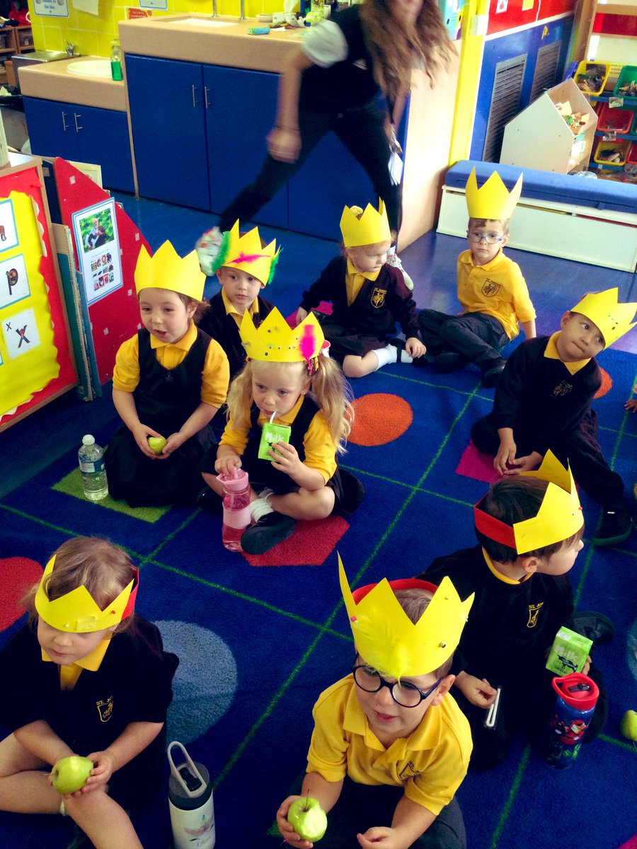 StJosephs775's tweet photo. Nursery made crowns to remember Queen Elizabeth II and to celebrate the new king, King Charles III🤴🏽 #history #knowledgeandunderstandingoftheworld https://t.co/b6WSLh2tuq