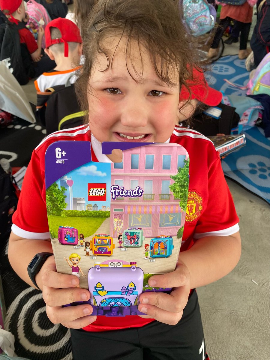 KoonawarraPs's tweet photo. At KPS we work as a team to achieve our goals the best way we know how- we call this the Koonawarra Way and we couldnβt be happier to represent our school! Today students were recognised for all their hard work- it was team spirit day and the vibe was π₯ #KPSPride @good360au https://t.co/nIiaPkexFP