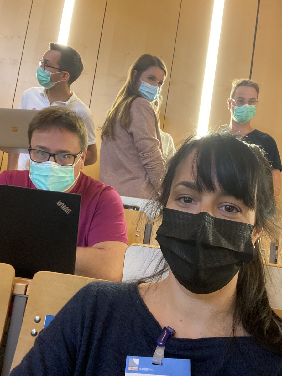 Talking BAT and science at our <a href="/TRR_BATenergy/">CRC/TRR-BATenergy</a> retreat! always a pleasure meeting legendary <a href="/scheibendoc/">ThorstenGnad</a> 🤟🏻