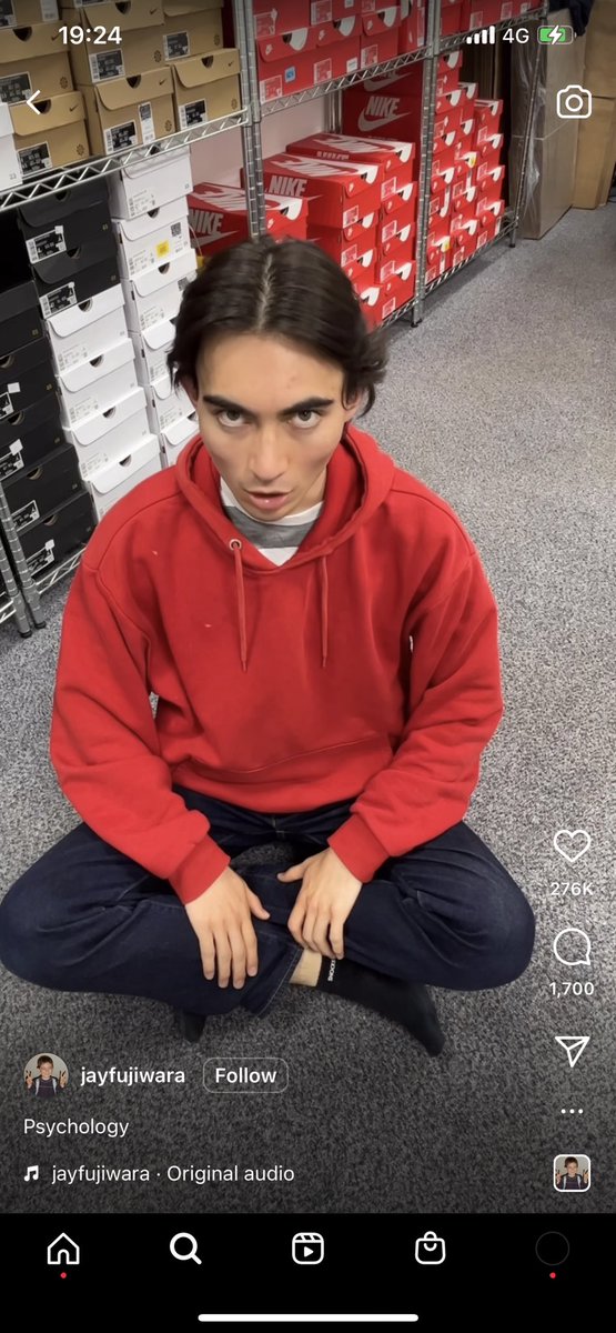 毎回後ろの靴が気になって仕方ない