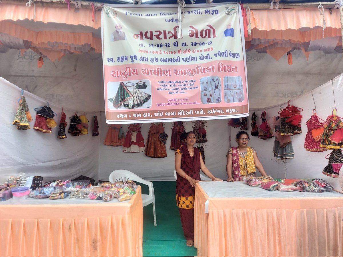BharuchNrlm's tweet photo. આજરોજ તા.૨૧/૦૯/૨૦૨૨ ના રોજ ભરૂચ જિલ્લા ખાતે નવરાત્રી મેળા-૨૦૨૨ નુ ઉદઘાટન માન.નિયામક સાહેબશ્રીના અધ્યક્ષ સ્થાને નાની બાળકી મારફત નવરાત્રી મેળો ખુલ્લો મુકવામાં આવ્યો.@GlpcLivelihood @CollectorBharch @DDOBHARUCH1 @CVLata https://t.co/mdPL3bCv0F
