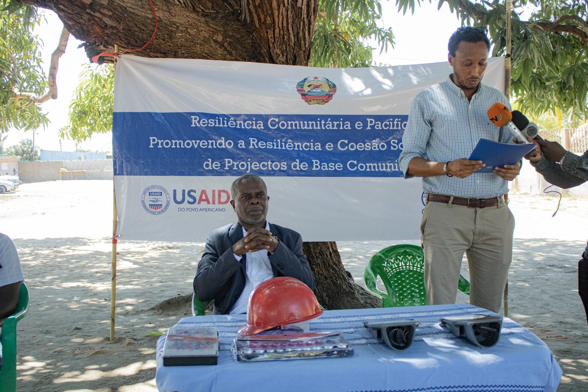 Ali_Ibrahim_Ali's tweet photo. Pleased to join, on behalf of @IOM_Mozambique, @USAIDMozambique, the Mayor of Pemba City and EDM in the launch of a street light rehabilitation project on a main road in Pemba, #CaboDelgado https://t.co/22ofw2VG7V
