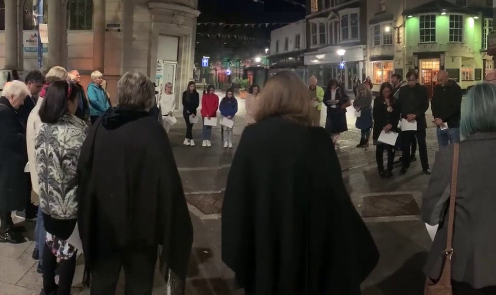 I would like to thank everyone who were able to attend the 1 minute silence in the Town centre on Sunday evening, and those who privately observed the 60 second reflection.
May the Queen rest in peace. God save the King.