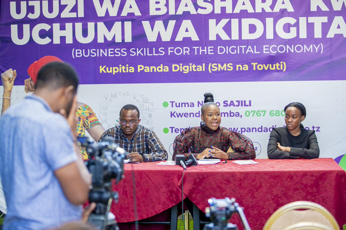 Lydiacharles_'s tweet photo. Kuishi ni kujifunza na kuwa bora zaidi πͺπΎ
Leo tumezindua jukwaa la kiswahili la @pandadigitaltz kwa mfumo wa SMS kwa ajili yakuwapatia wasichana ujuzi na fursa za kuanza na kuendesha biashara
#Jiongezekidigitali https://t.co/JQFiXw0KYL