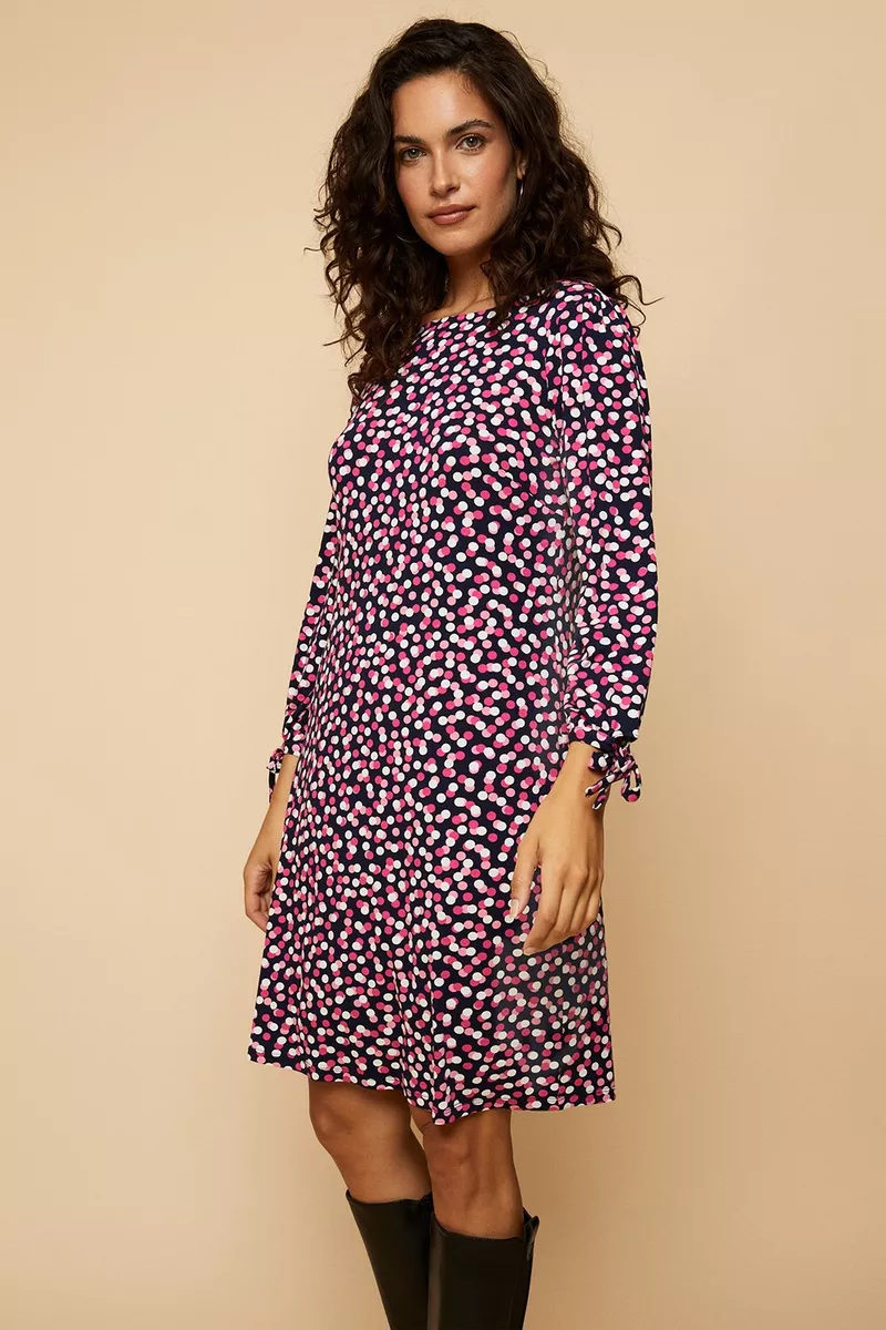 WallisFashion's tweet photo. Who said dressing for autumn canβt be fun? This fabulous dress is perfect for the seasonal shift ππ
Your autumn style. In three words. GO! π
Shop online here π
https://t.co/w3YZxFyACW
#foreverwallis #wallisfashion #autumndresses #seasonlooks #floralprint https://t.co/ajCuwxZf2i