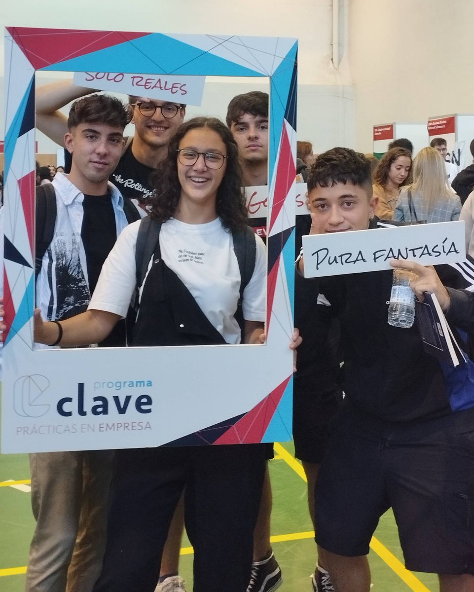 fgusal's tweet photo. Hoy estamos en la @EPSZ_USAL para daros la bienvenida a todos los estudiantes de Zamora. Pasaros por el stand más divertido e informaros sobre las #PrácticasRemuneradas del #ProgramaClave. ¡Os estamos esperando! https://t.co/qaQHtmnVDP