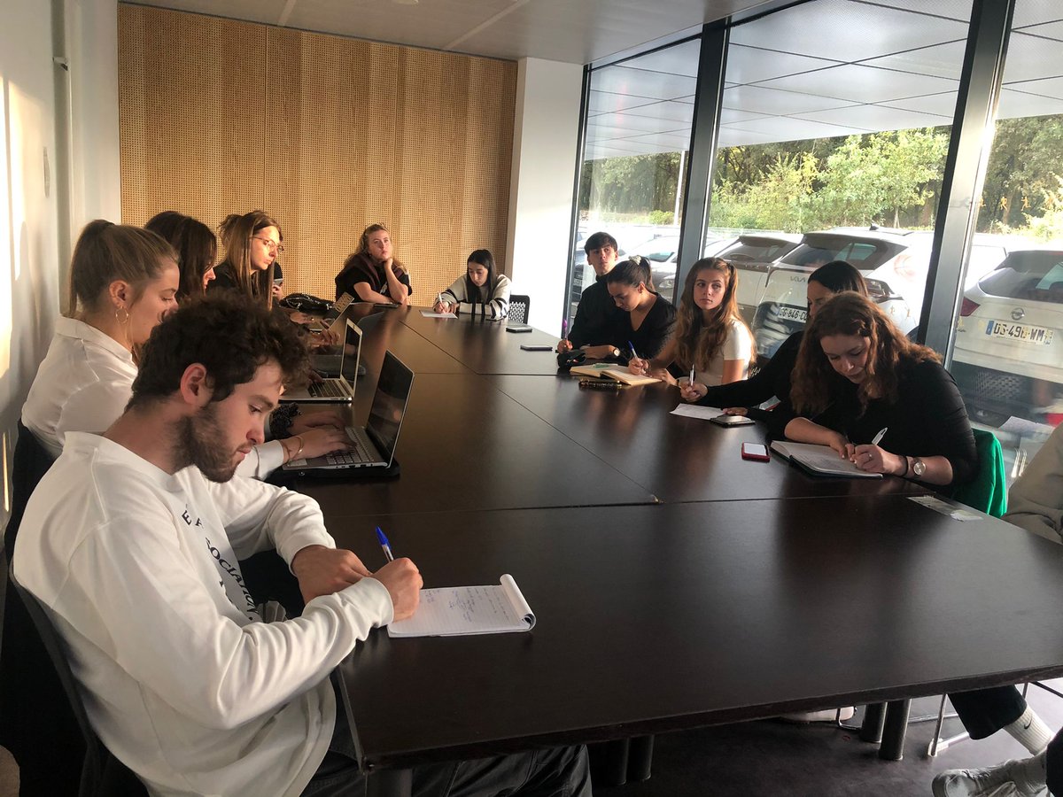 mediafactory_fr's tweet photo. Les équipes #Mediafactory sont entrées en action hier. Tous les ateliers sont en place : podcast, écriture journalistique, blog, newsroom @NantesBasket44, Isegoria... Stay tuned et rendez-vous très prochainement sur https://t.co/pBudXlSgIW https://t.co/2Vo4qtjml5