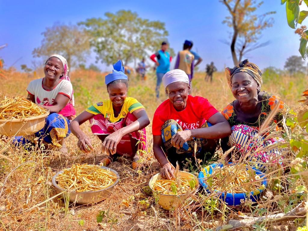 WFP_Cameroon's tweet photo. #Cameroon🇨🇲

What does #Peace mean to you?
For us It's...
➡️The joy of sharing a meal
➡️The comfort to stay in class &amp; learn
➡️The efforts so no child goes to bed hungry
➡️The conviction to #LeaveNoOneBehind 

Share your #Peace story

#PeaceDay2022
#foodsecurity
#wednesdaythought https://t.co/oOVwlEVIGO
