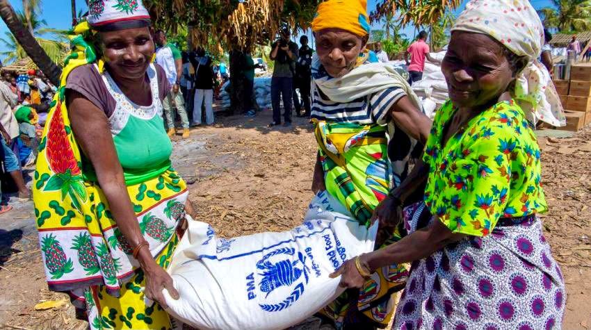 WFP_Cameroon's tweet photo. #Cameroon🇨🇲

What does #Peace mean to you?
For us It's...
➡️The joy of sharing a meal
➡️The comfort to stay in class &amp; learn
➡️The efforts so no child goes to bed hungry
➡️The conviction to #LeaveNoOneBehind 

Share your #Peace story

#PeaceDay2022
#foodsecurity
#wednesdaythought https://t.co/oOVwlEVIGO