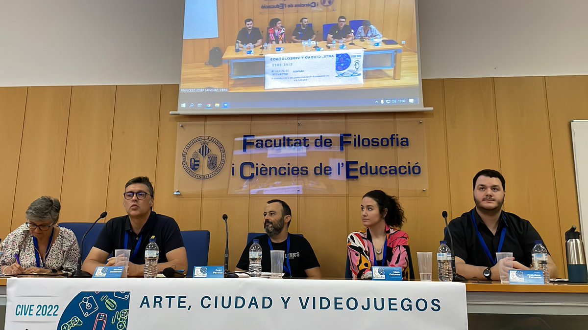 AgoraAbierta's tweet photo. Diseñador narrativo ( @TequilaWorks ), desarrollador (@FlynnsArcades ) estética y CUA en esta mesa donde se unen narrativa, testeo, comercialización u estética #CIVE22 https://t.co/ZC8cVMI0Lg