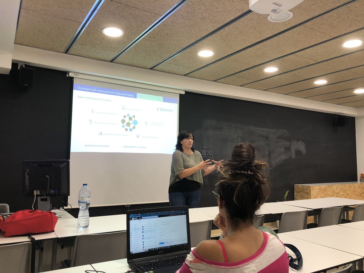 uvic_cife's tweet photo. Avui compartim sessió de formació al PDI de l���àmbit de l’educació de la @UVic_FETEP sobre el marc general dels nous currículums de la mà de la professora Olga Pedragosa. 

#programaformatuvicpdi https://t.co/8wu9upG57n