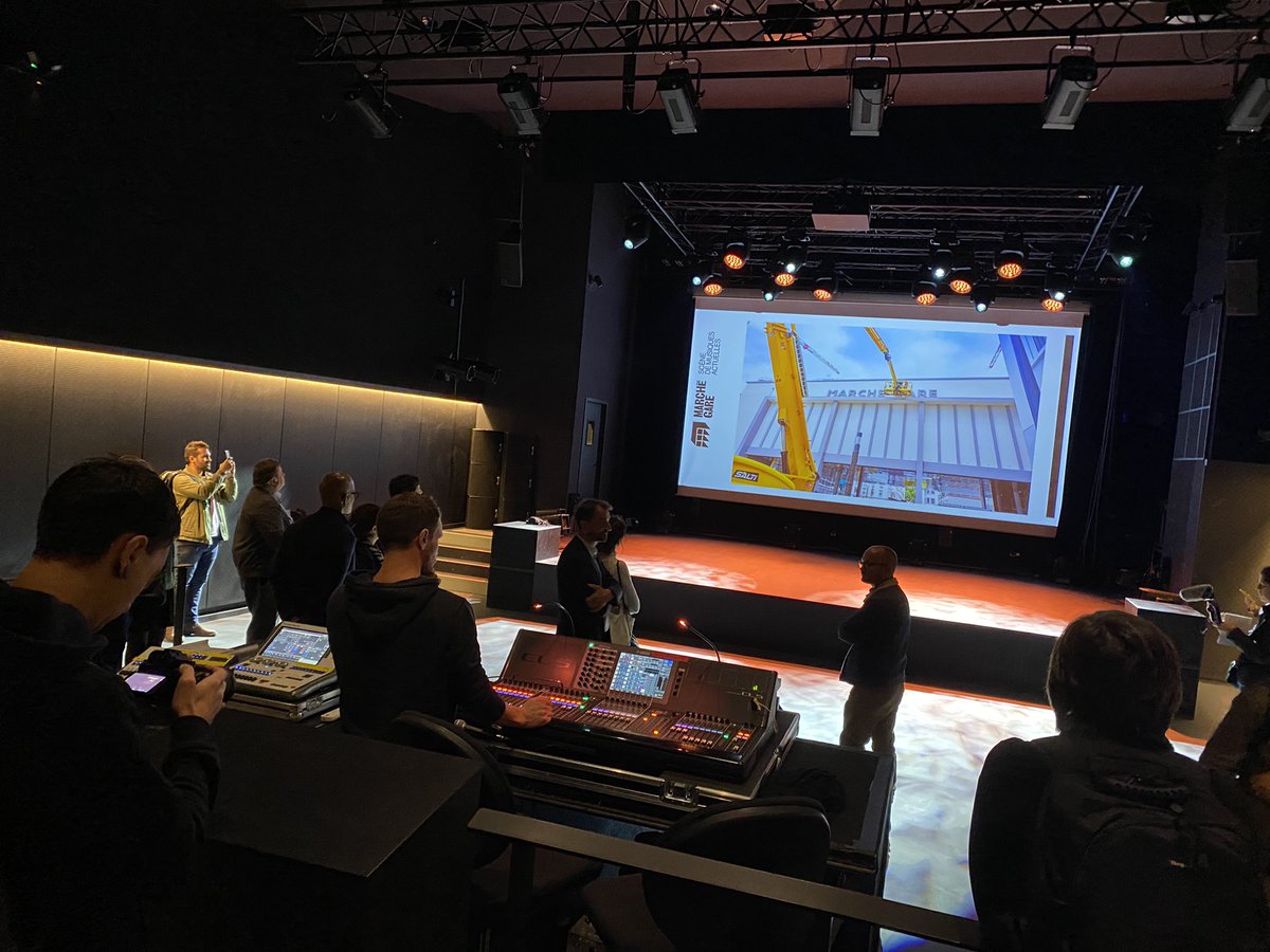 SplConfluence's tweet photo. #Lyon @Gregorydoucet et @NPG_Lyon : « le @marchegare vous nous manquiez et nous sommes heureux de vous retrouver et de redécouvrir un lieu de culture et de vies ! » #laconfluence #lyonconfluence #culture #renovation #patrimoine https://t.co/024WJD9KYi