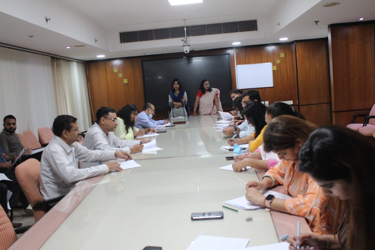 pcraindia's tweet photo. हिंदी पखवाड़ा के १५ दिवसीय अभियान के दौरान पेट्रोलियम संरक्षण अनुसंधान संघ मुख्यालय में "हिंदी सामान्य ज्ञान प्रतियोगिता" का आयोजन किया गयाI प्रतियोगिता में निदेशकों और कर्मचारियों ने बढ़-चढ़कर भाग लिया।
#PCRA #ConserveFuture #hindipakhwada
@PetroleumMin @HardeepSPuri https://t.co/MWO93CR1Mr