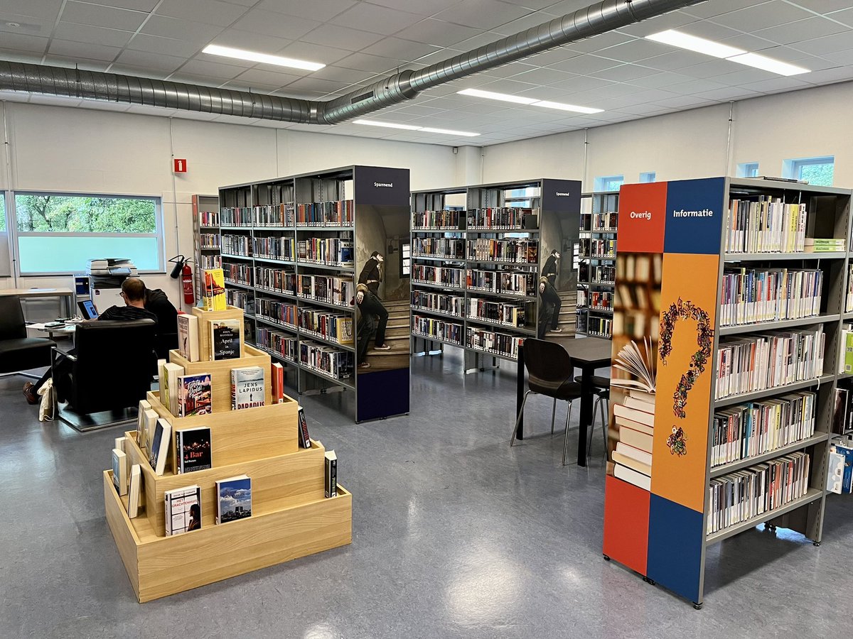 JohnMassaar's tweet image. Vanochtend heb ik met @lsvankalken de vernieuwde vestiging van @BibliotheekdP geopend in Vlaardingen Holy. Met de nieuwe moderne inrichting kan deze bibliotheek weer jaren vooruit!