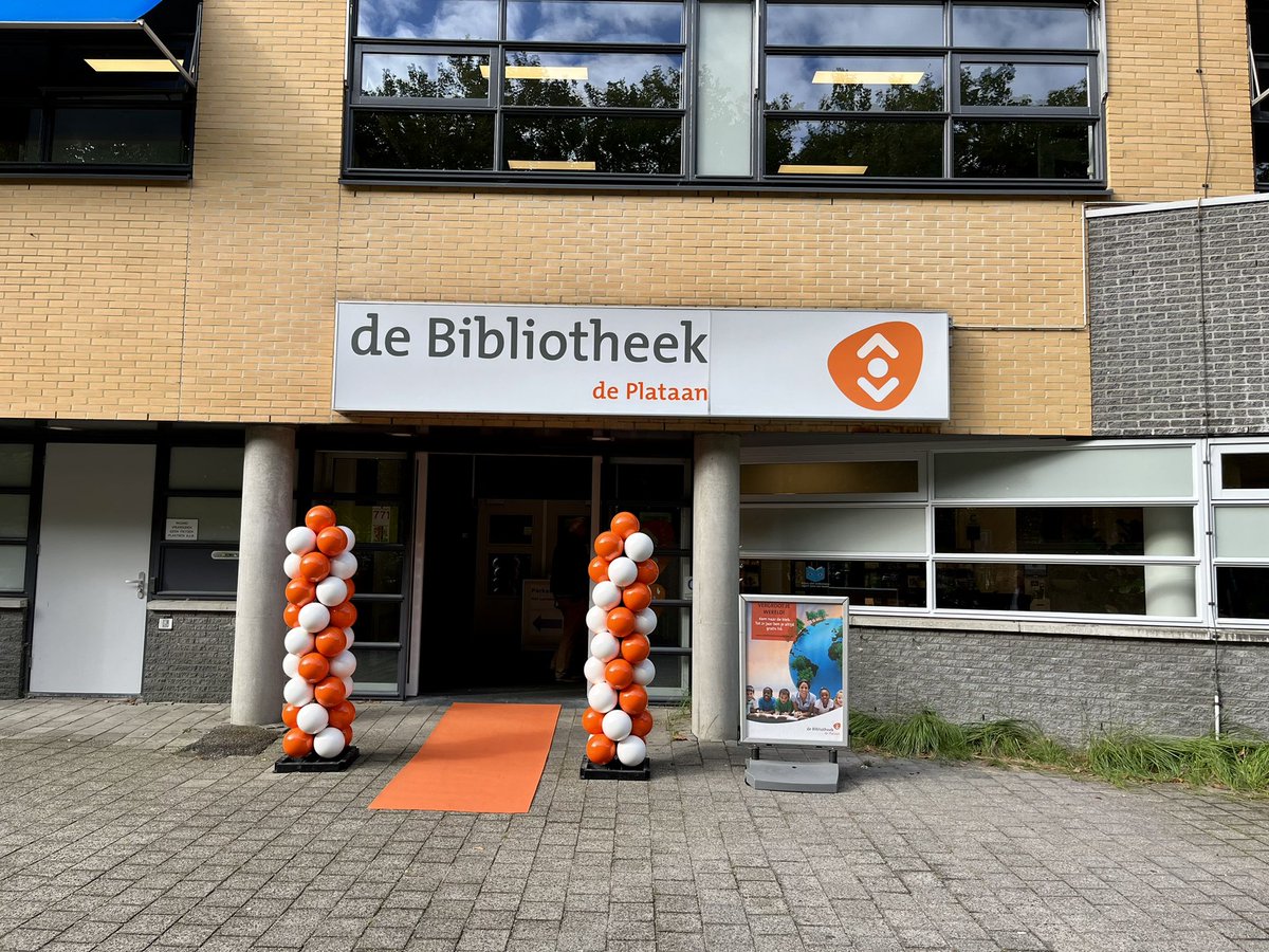 JohnMassaar's tweet image. Vanochtend heb ik met @lsvankalken de vernieuwde vestiging van @BibliotheekdP geopend in Vlaardingen Holy. Met de nieuwe moderne inrichting kan deze bibliotheek weer jaren vooruit!