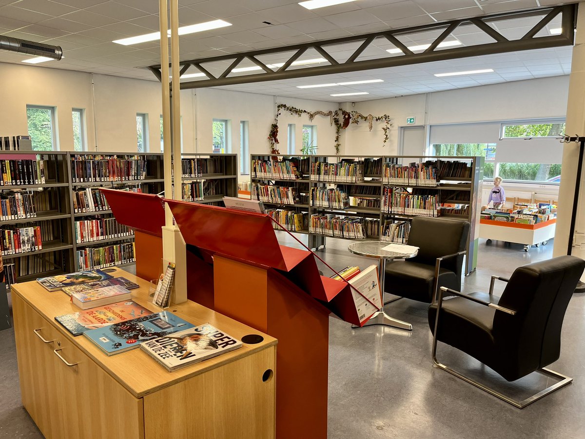 JohnMassaar's tweet image. Vanochtend heb ik met @lsvankalken de vernieuwde vestiging van @BibliotheekdP geopend in Vlaardingen Holy. Met de nieuwe moderne inrichting kan deze bibliotheek weer jaren vooruit!