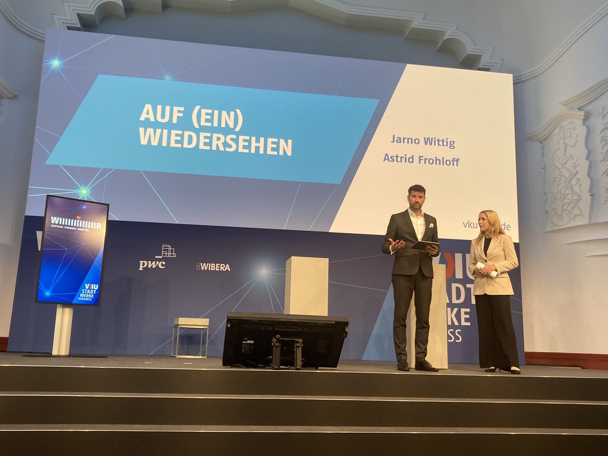 VKUonline's tweet photo. Leipzig, ihr wart unser HighLeip! Vielen Dank an alle Referentinnen und Referenten, Gästen, unseren Partnern und Gastgebern für dieses unvergessliche Event! Danke Danke und nochmal Danke! #SWK2022 https://t.co/Fo7F0tYeoN