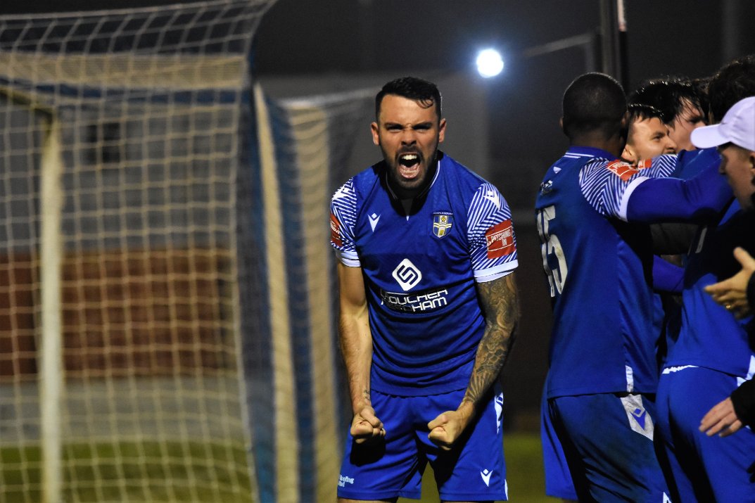 BSFCTheBlues's tweet photo. Everybody at the club would like to send our best wishes to defender Sam Robbins, who suffered a serious knee injury in last night's victory over Bowers &amp; Pitsea.

We will provide updates as and when available, but for now please join us in wishing @Sam5Robbins a speedy recovery https://t.co/NMmowJQwXT