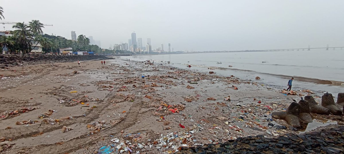 TCEConnect's tweet photo. #TCEndeavour #TVW18 #TCEConnect
48 #volunteers from Tata Consulting Engineers Limited (#TCE) participated in a #cleanliness drive at Dadar Chowpatty. 19 volunteers from Tata AIA also joined the beach cleaning drive. Together the team removed around 50 kg of harmful waste. https://t.co/cnCr32WLRQ