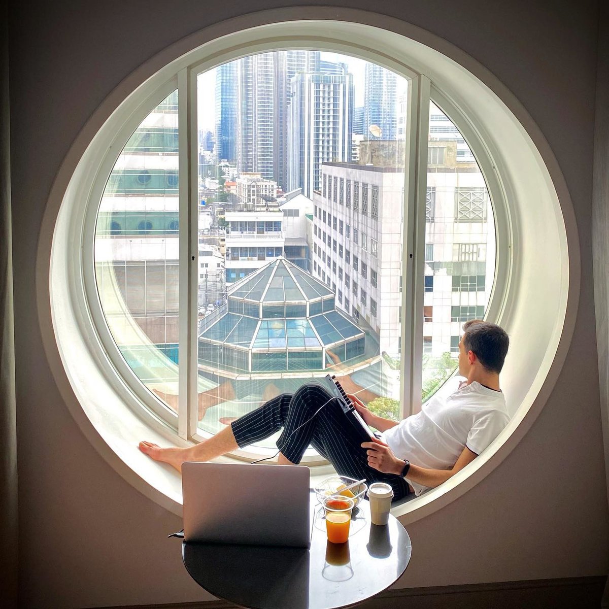 Working the incredible views. 📍 @HI_Silom 📷: charbelmaroudis ihg.co/6013MTFjU