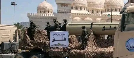 BashaReport's tweet photo. Update 3: Photos of short and long range ballistic and cruise missiles #SRBMs #LRBMs #LAMs: Burkan, Falaq, Hattem, and Quds in Sana'a as #Houthi #AnsarAllah loyalists celebrate the 8th anniversary of taking over #Yemen's capital on 21 September 2014
#صنعاء #السبعين #اليمن https://t.co/KctUydfm0s