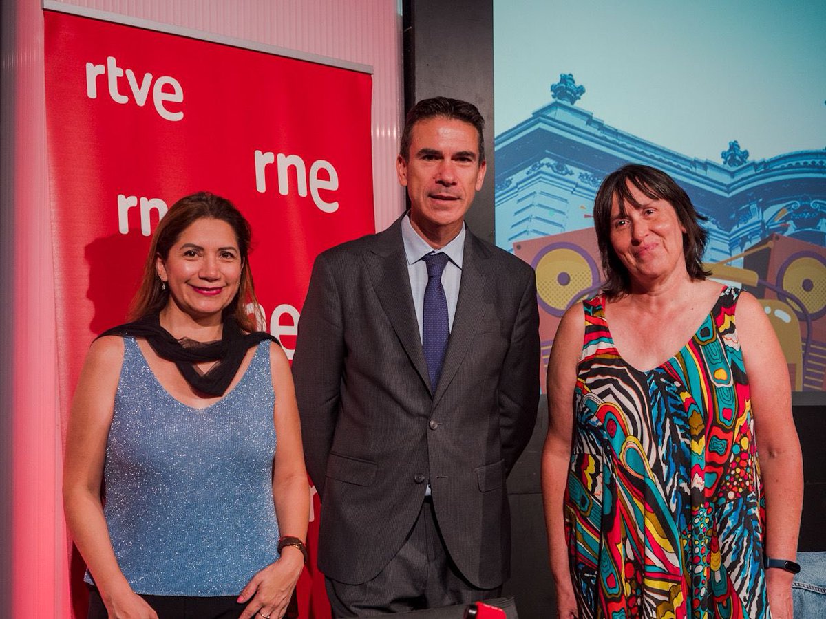 📻📡 Estamos en directo con <a href="/ArtesferaRNE/">Artesfera (RNE)</a> dentro de la 𝐒𝐞𝐦𝐚𝐧𝐚 𝐝𝐞 𝐥𝐚 𝐫𝐚𝐝𝐢𝐨 en Casa de América.

🗨️ Participan Lina Meruane y @enriqueoj3600.

📸 Así está siendo 👇