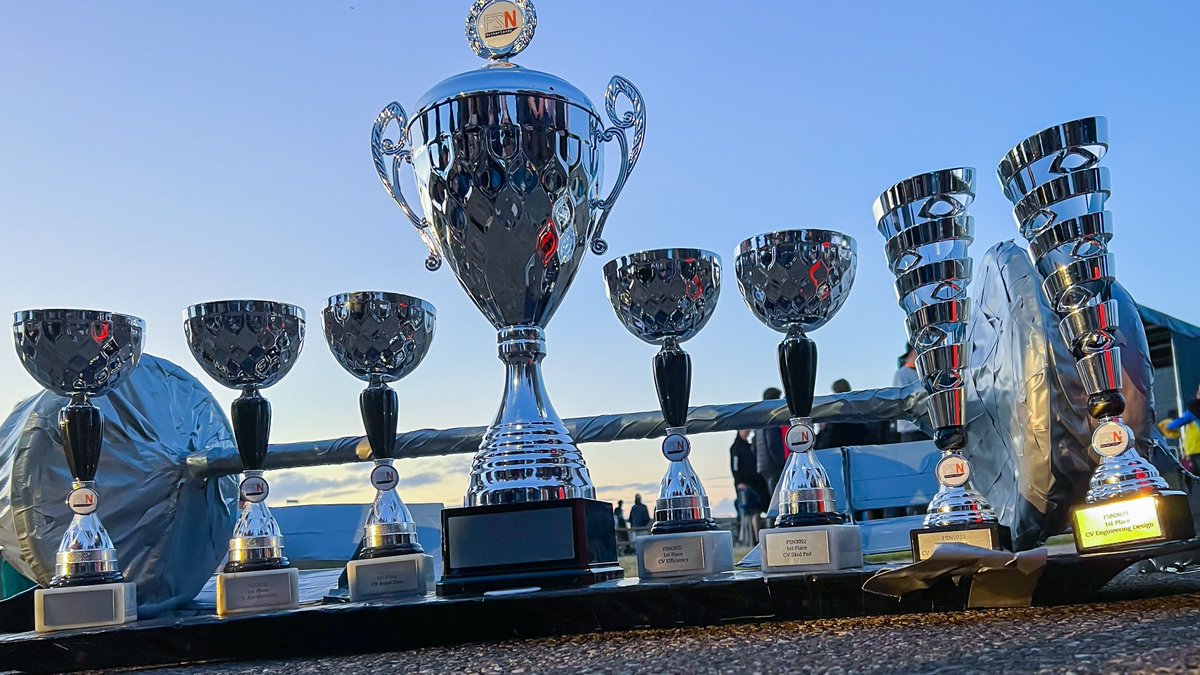 Uni_Stuttgart's tweet photo. Die Hochschulgruppen @Rennteam_0711 und
@GreenTeam0711 der #UniStuttgart sind eine ereignisreiche Formula Student Saison 2021/22 gefahren. Beide konnten sich erfolgreich gegen internationale Teams anderer Universitäten durchsetzen. #FSC22 #FSE22 
👉 https://t.co/RIihNhr4iV https://t.co/HtrWvOA23b