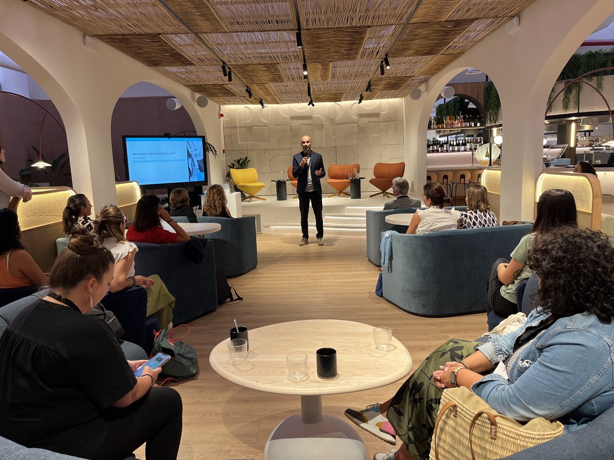 emprencat's tweet image. ♀️ Sessió de cloenda del Grup de Treball Dona i Empresa #GTDE celebrada ahir a @JunoHouseClub.

El grup finalitza el seu recorregut amb un fort impuls a l'ecosistema de suport al talent femení de Catalunya.

👉gen.cat/3BA2s86

#DonaEmprèn