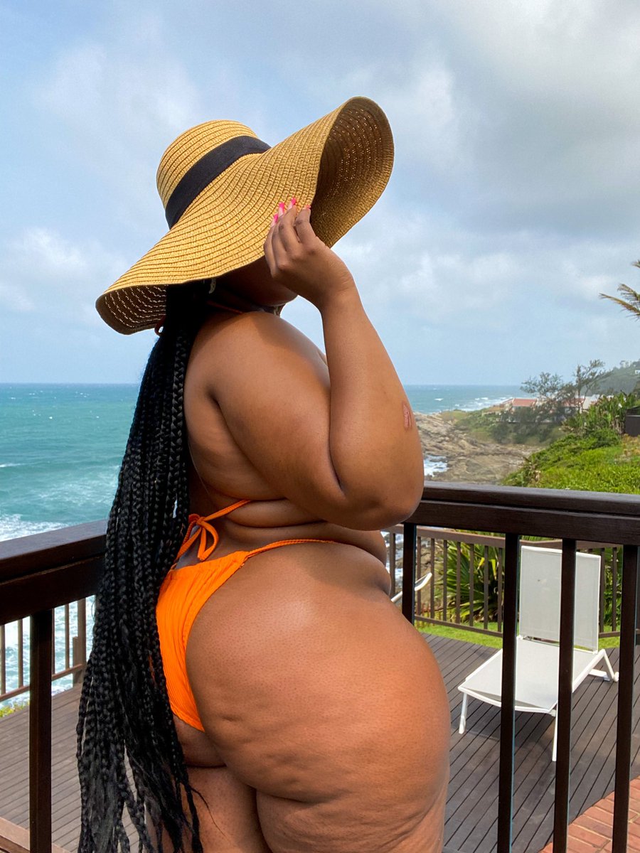 SoooRofhiwa's tweet photo. Out of office 🧡🏝 https://t.co/X70SKuGU2R