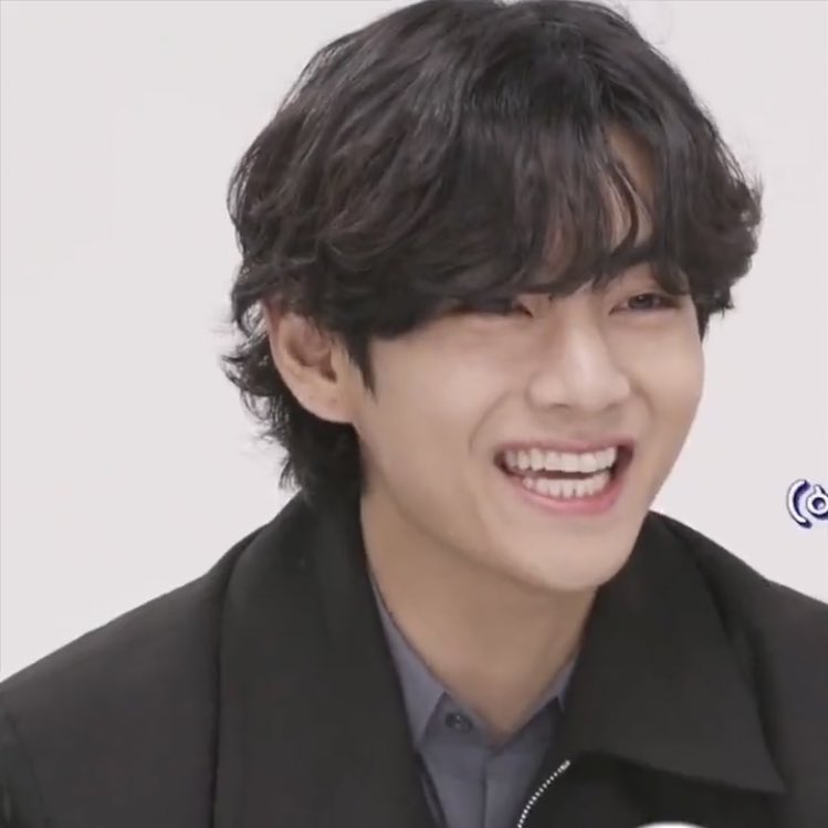 tetaeverse's tweet photo. Taehyung’s smile always warms my heart ♡ https://t.co/eWTlgQ1LQt