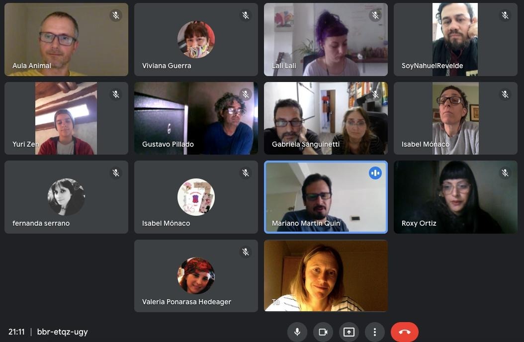 El pasado domingo nos reunimos con compañerxs de Argentina interesadxs en comenzar a hacer activismo por los animales en centros educativos.
¡Gracias <a href="/LReveldia/">La Reveldia</a> por organizar este encuentro tan constructivo!