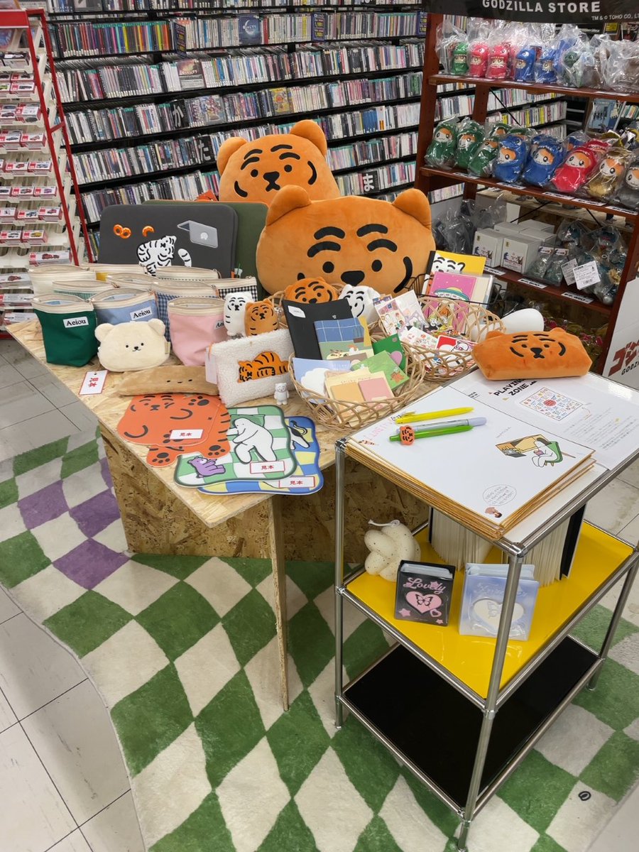TsutayaMizusawa's tweet photo. 店長です<(_ _)>
韓国雑貨通販の代表
#mmesh POPUPストアが
本日より10/5までのの期間限定で開催です!
#岩手県 のTSUTAYAで買えるのは当店だけ!
是非ご来店くださいませ<(_ _)>
#TSUTAYA
#MUZIKTIGER
#BAMTOREE
#BITBYBIT
#MOOMINZY
#MRDONOTHING
#AEIOU
#han https://t.co/uiHhGMfJzb