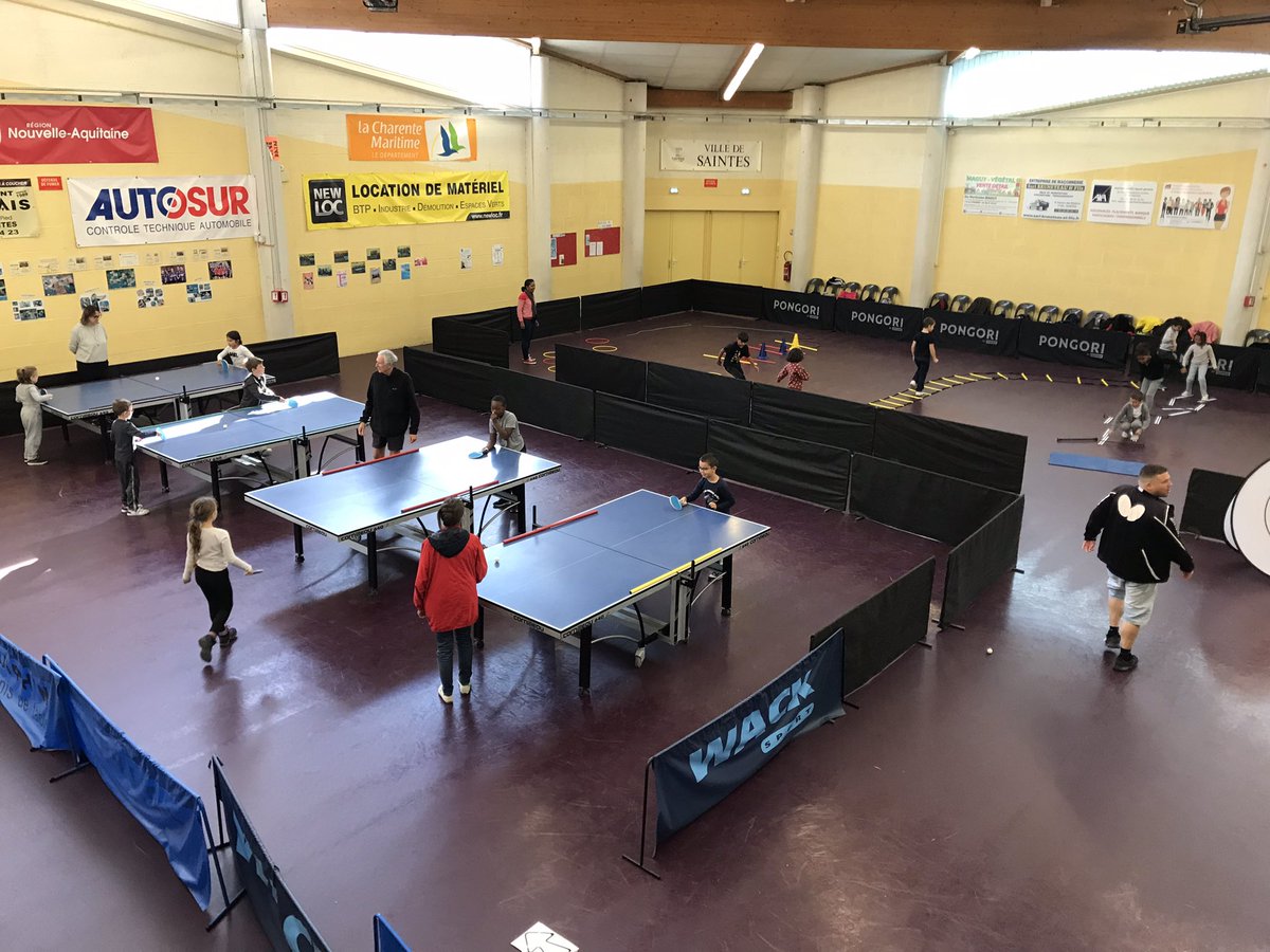 EcolePerat's tweet photo. Lancement de notre année sportive durant cette semaine de la #JNSS.
Toutes les classes de l’école découvrent les locaux et l’équipe de l’USSTT qui sera notre partenaire cette année !
#génération2024 @usep17 @IENsaintes17 @DSDEN17 https://t.co/YilB9XXAlj