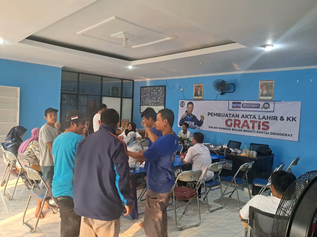 dpcpdkabbogor's tweet photo. Dalam rangka Bulan Bakti @PDemokrat yg di intrksikan langsung Ketum @AgusYudhoyono, DPC Kabupaten Bogor, menyelenggarakan kegiatan Pembuatan Akta Lahir dan Kartu Keluarga GRATIS

Kegiatan ini terlaksana berkat kerjasama antara DPC Kab. Bogor dngn Disdukcapil Kabupaten Bogor. https://t.co/Qju5toMH1c